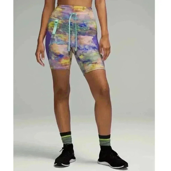 Lululemon Women's Cargo SHR Hiking Shorts 8" 4 Altered Nature Multi Carabiner - Picture 3 of 13